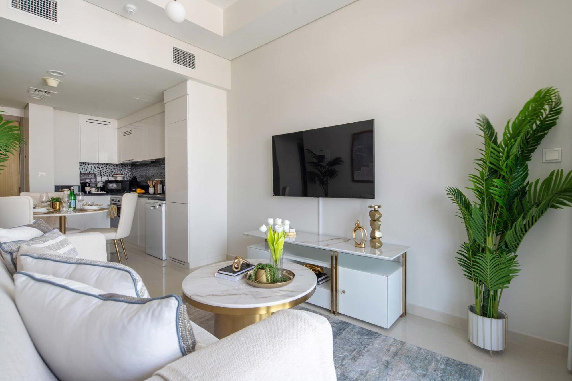 Frank Porter - Aykon Tower Apartment *