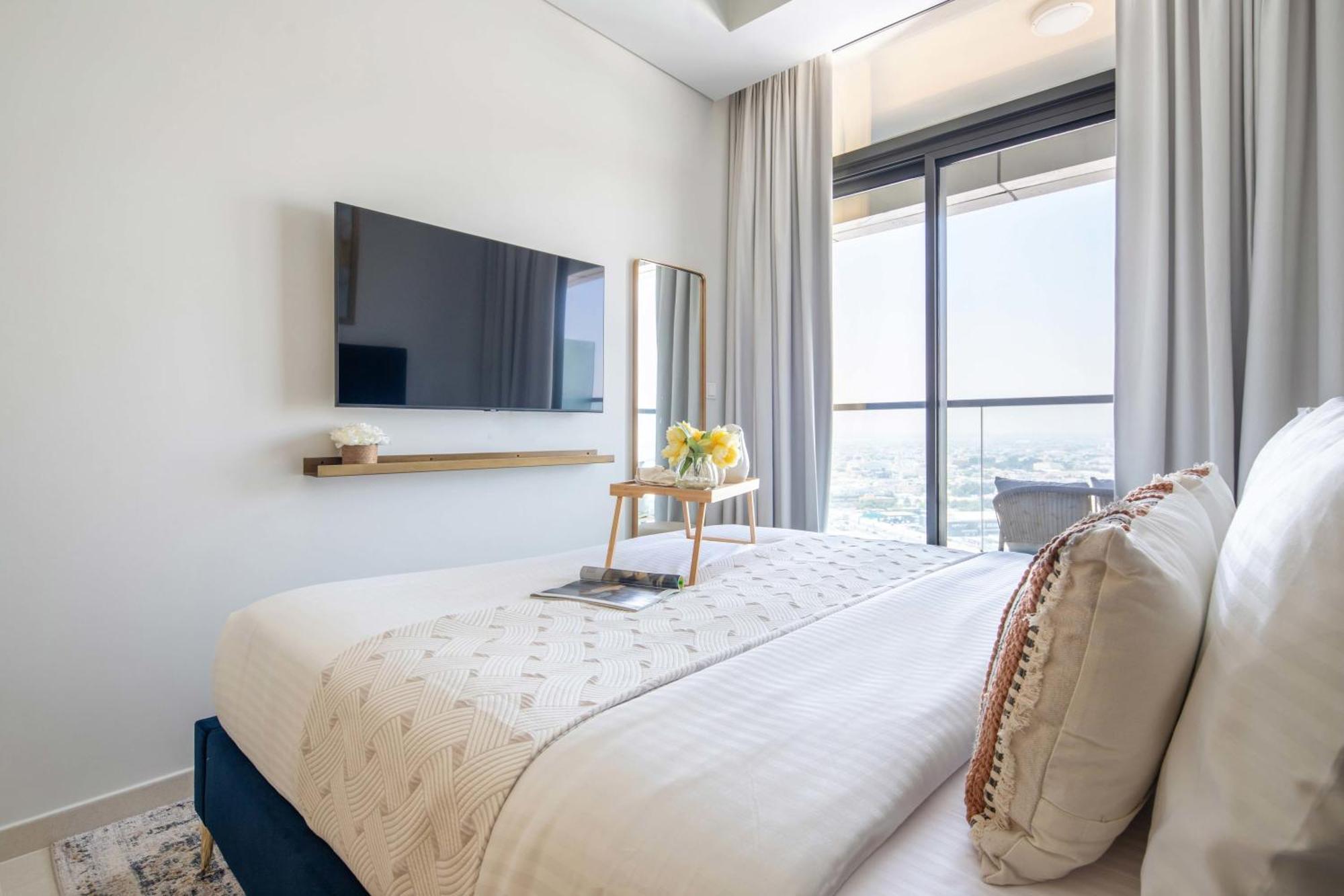 Frank Porter - Aykon Tower Apartment *